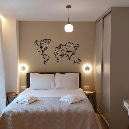 Uni Island - City Heart Suites Iraklion Buitenkant foto
