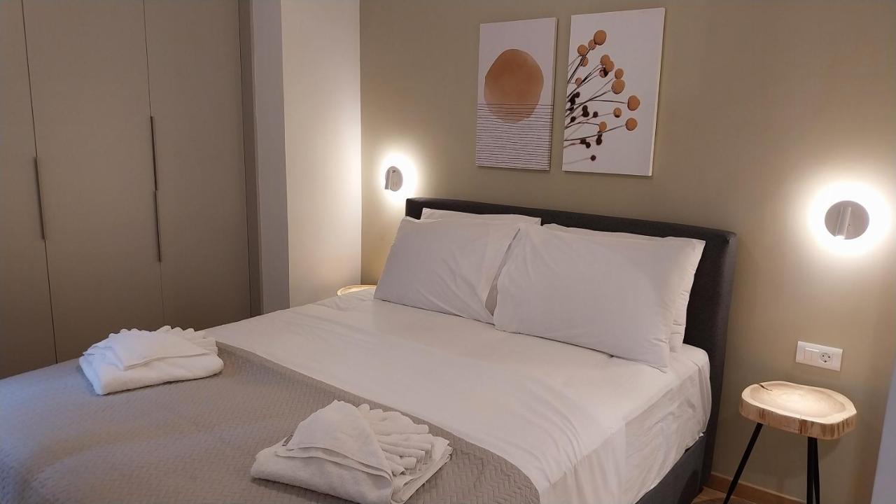 Uni Island - City Heart Suites Iraklion Buitenkant foto