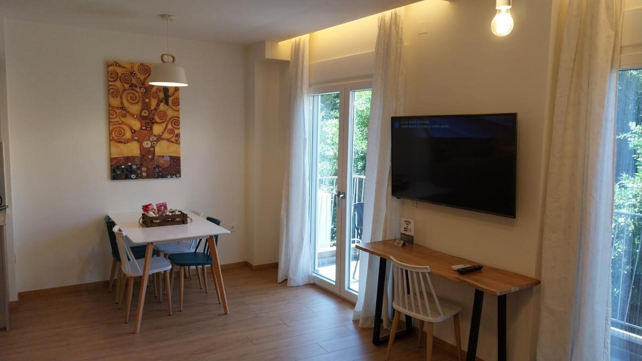 Uni Island - City Heart Suites Iraklion Buitenkant foto