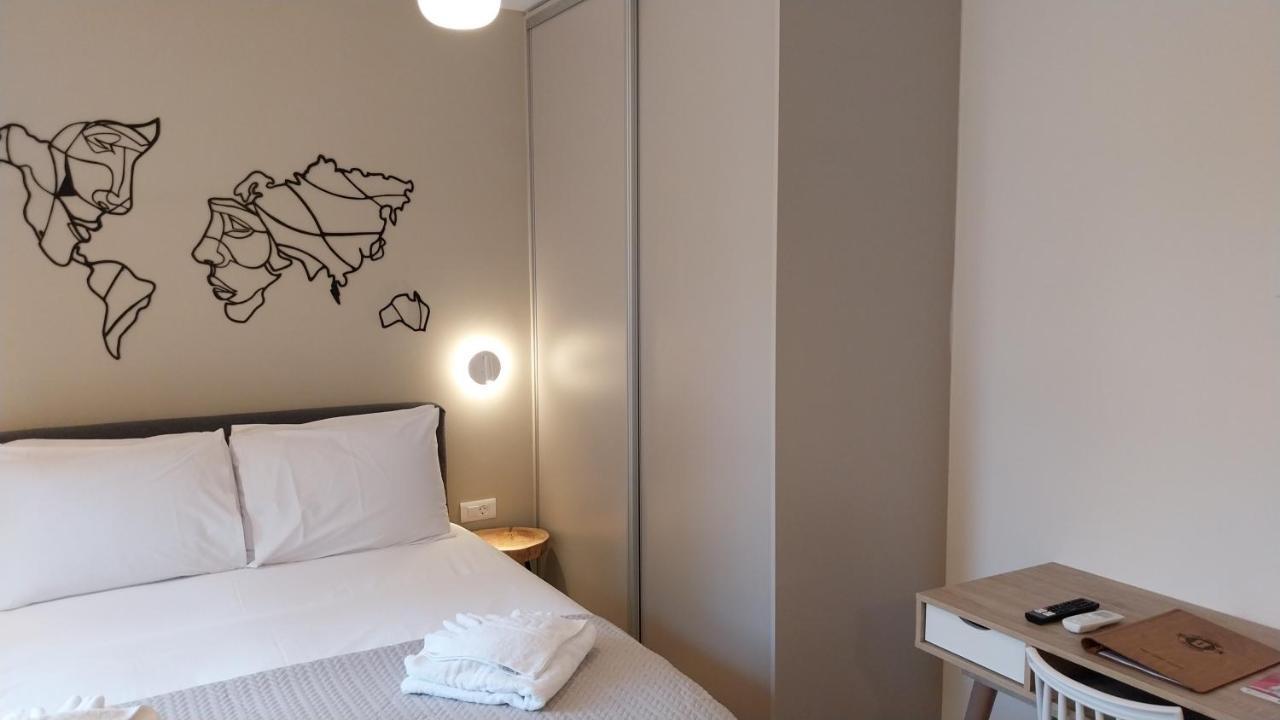 Uni Island - City Heart Suites Iraklion Buitenkant foto