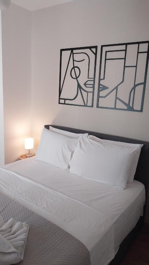 Uni Island - City Heart Suites Iraklion Buitenkant foto