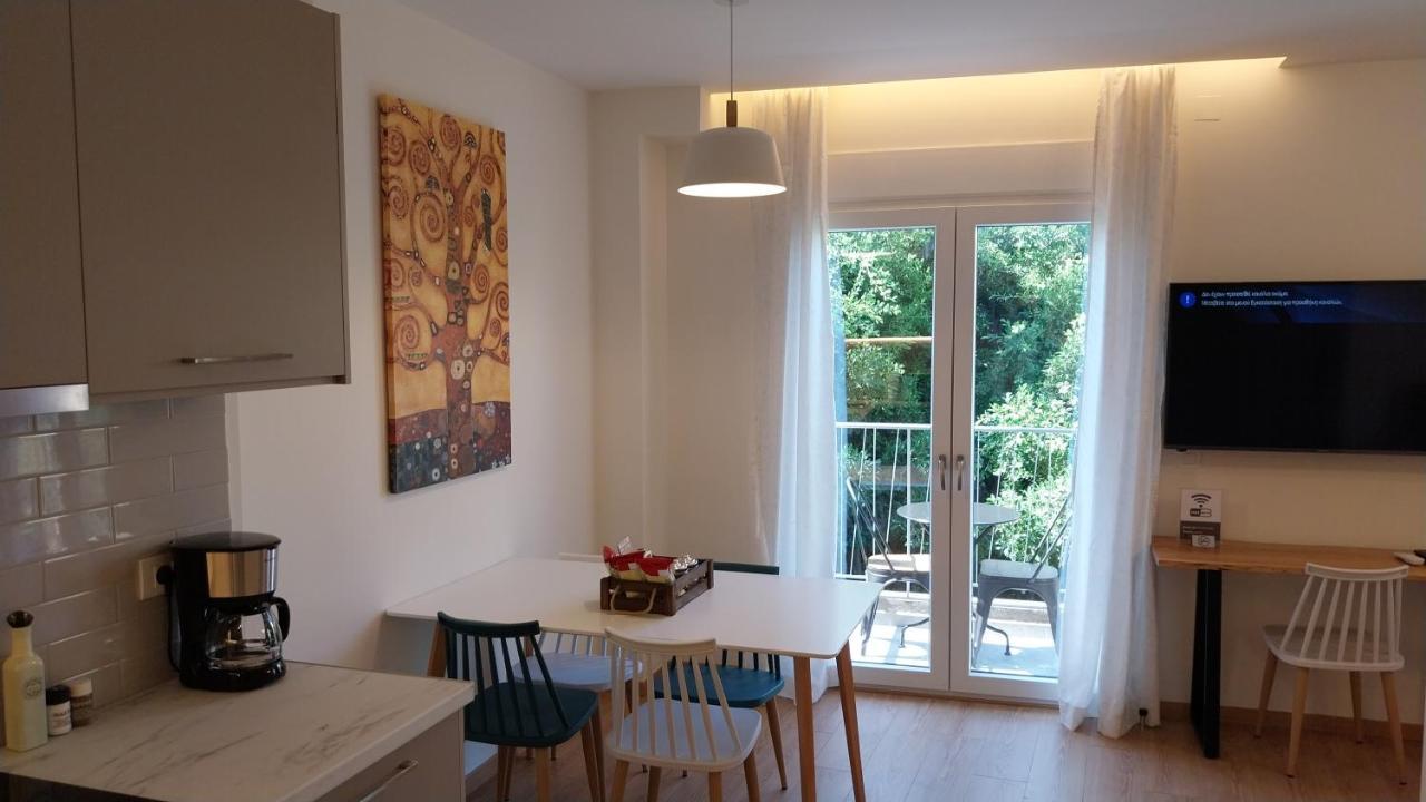 Uni Island - City Heart Suites Iraklion Buitenkant foto