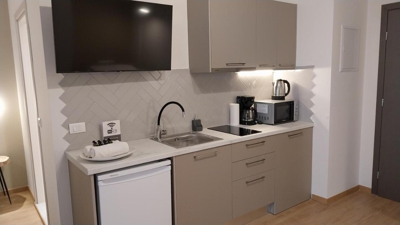 Uni Island - City Heart Suites Iraklion Buitenkant foto