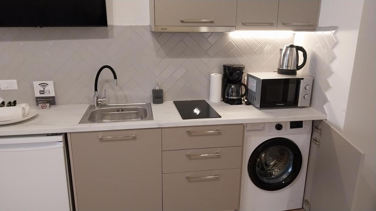 Uni Island - City Heart Suites Iraklion Buitenkant foto