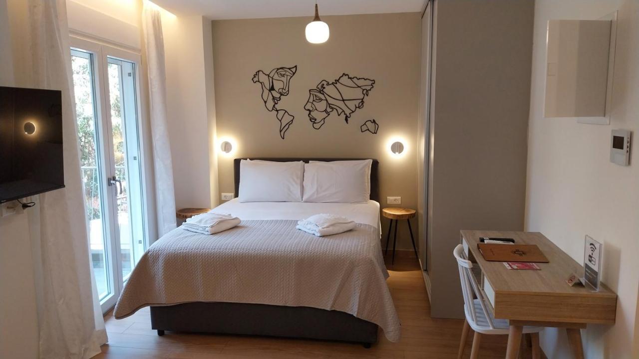 Uni Island - City Heart Suites Iraklion Buitenkant foto