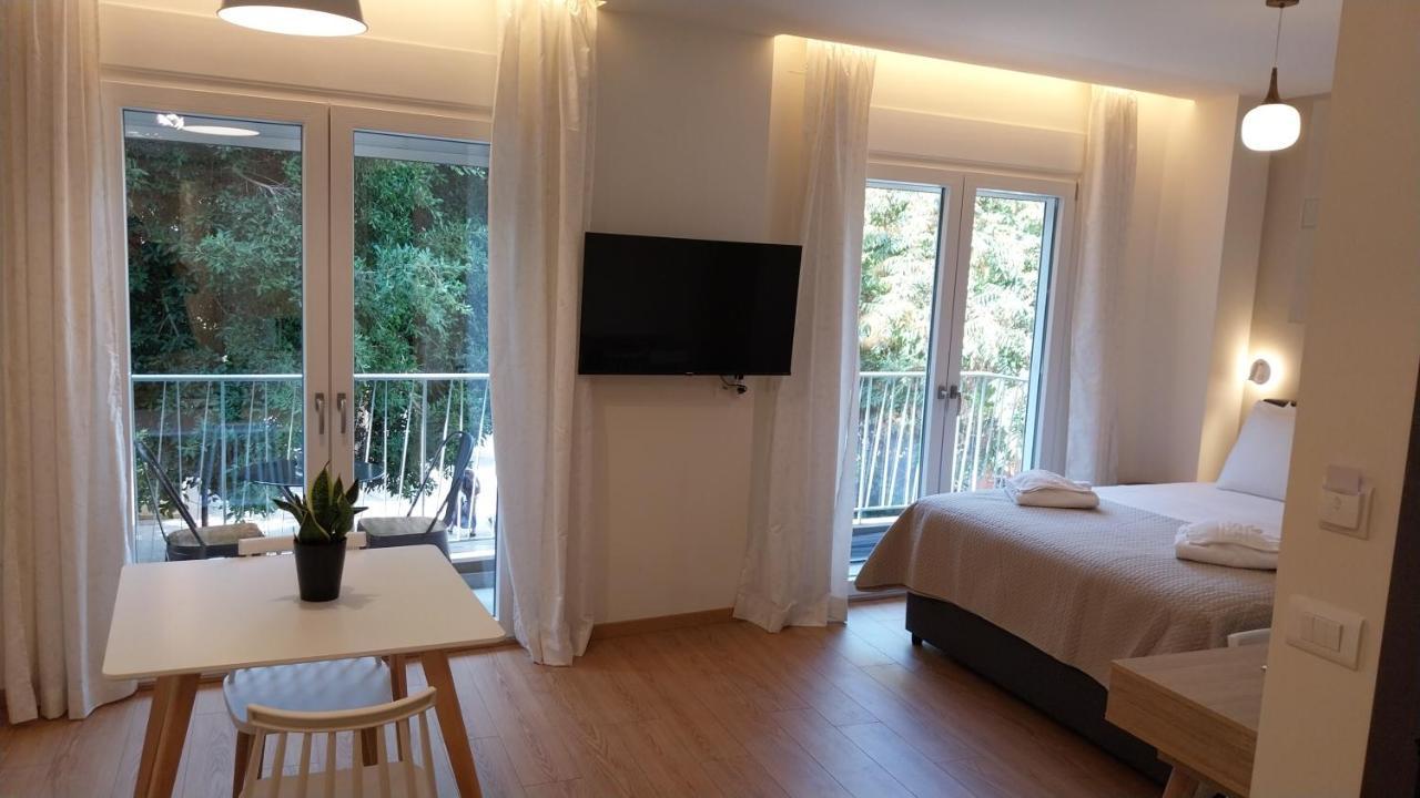 Uni Island - City Heart Suites Iraklion Buitenkant foto