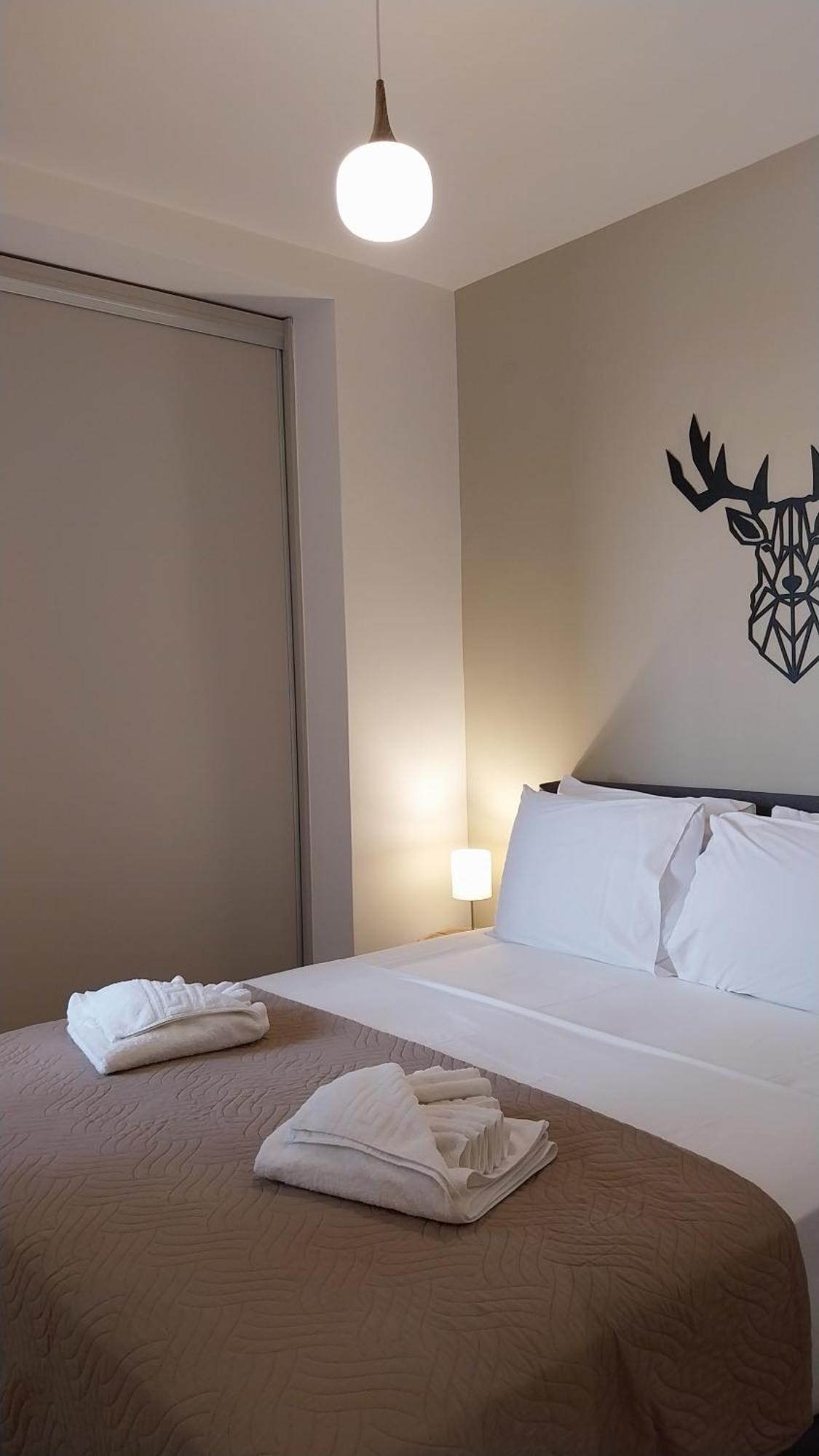Uni Island - City Heart Suites Iraklion Buitenkant foto