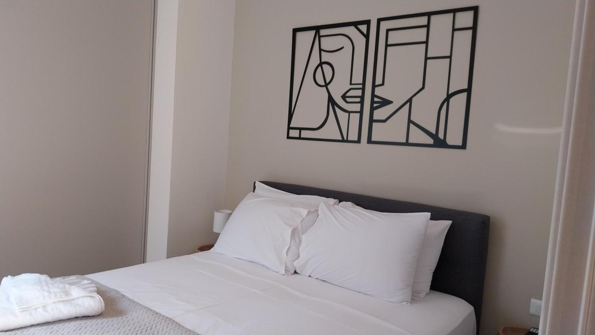Uni Island - City Heart Suites Iraklion Buitenkant foto