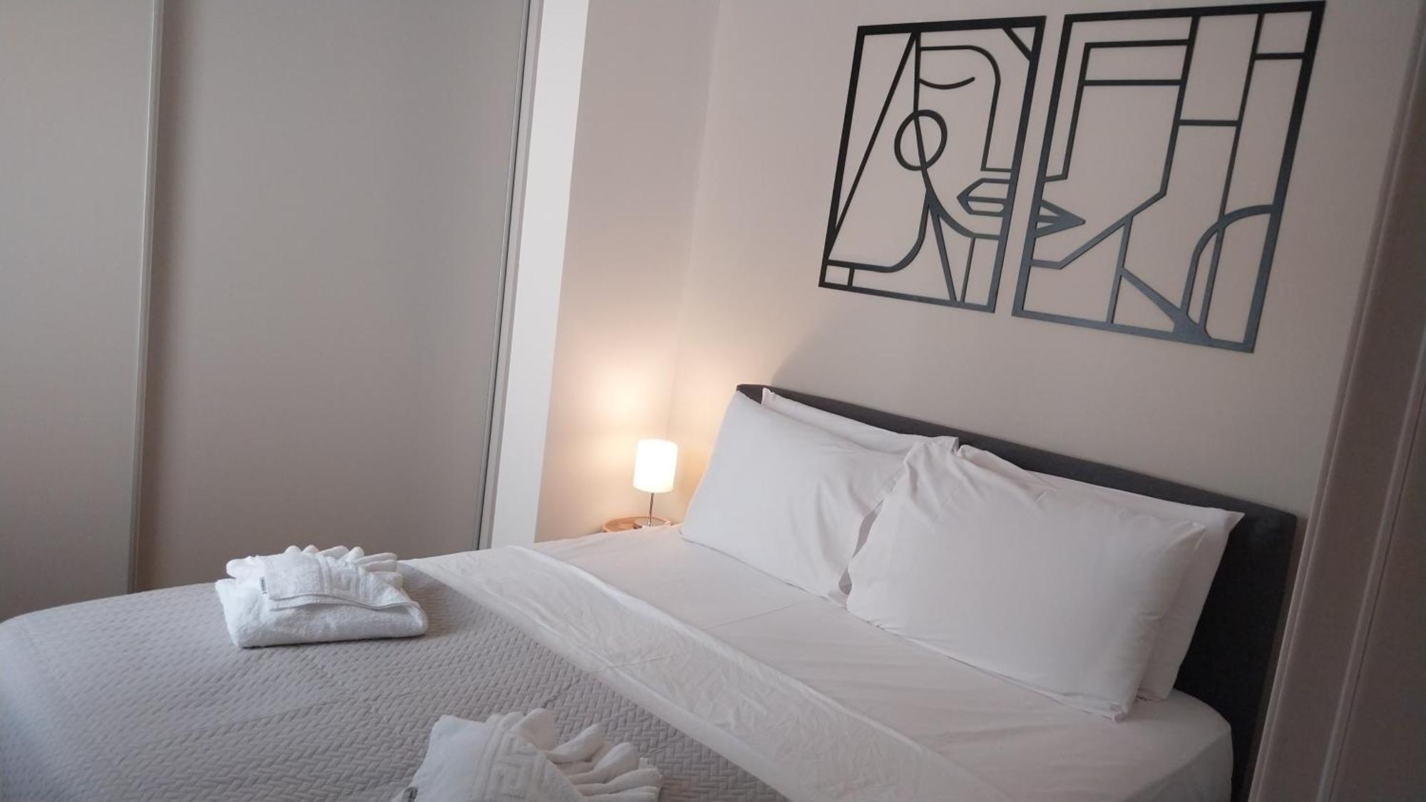 Uni Island - City Heart Suites Iraklion Buitenkant foto